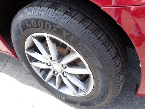 Used 2014 Dodge Grand Caravan SE FWD image 12