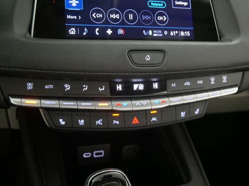 Used 2022 Cadillac XT4 Premium Luxury w/ Enhanced Visibility Package image 23