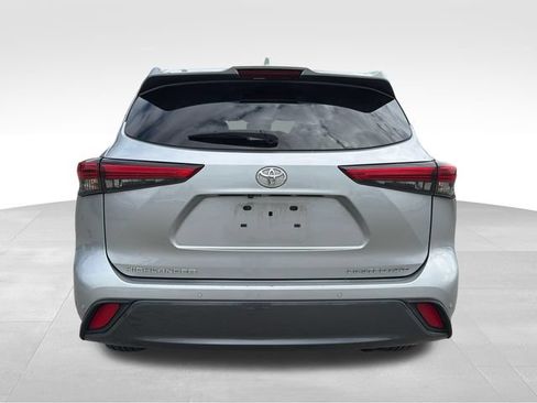 Used 2021 Toyota Highlander Limited AWD/4WD image 6