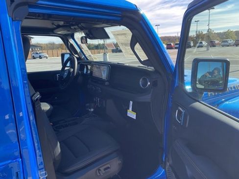 New 2025 Jeep Gladiator High Tide image 28