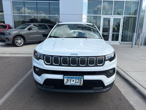 Used 2022 Jeep Compass Latitude AWD/4WD image 2