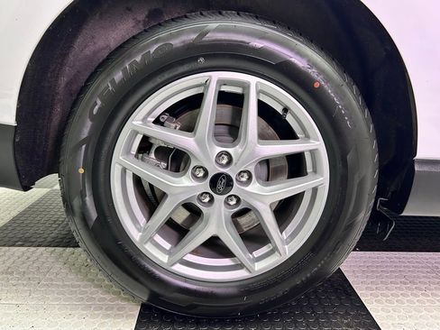 Used 2024 Ford Edge SEL image 9