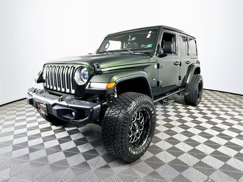 Used 2019 Jeep Wrangler Unlimited Sahara image 3