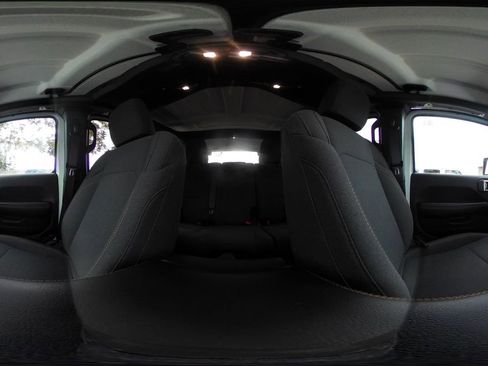 Used 2025 Jeep Wrangler Sahara image 42