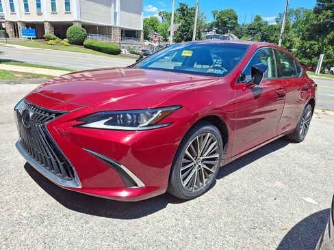 Certified 2024 Lexus ES 250 w/ Premium Package AWD/4WD image 2