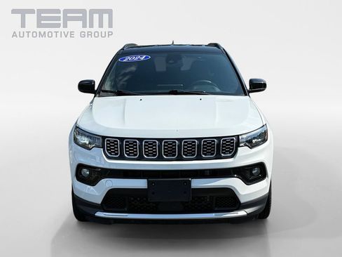 Used 2024 Jeep Compass Limited AWD/4WD image 2