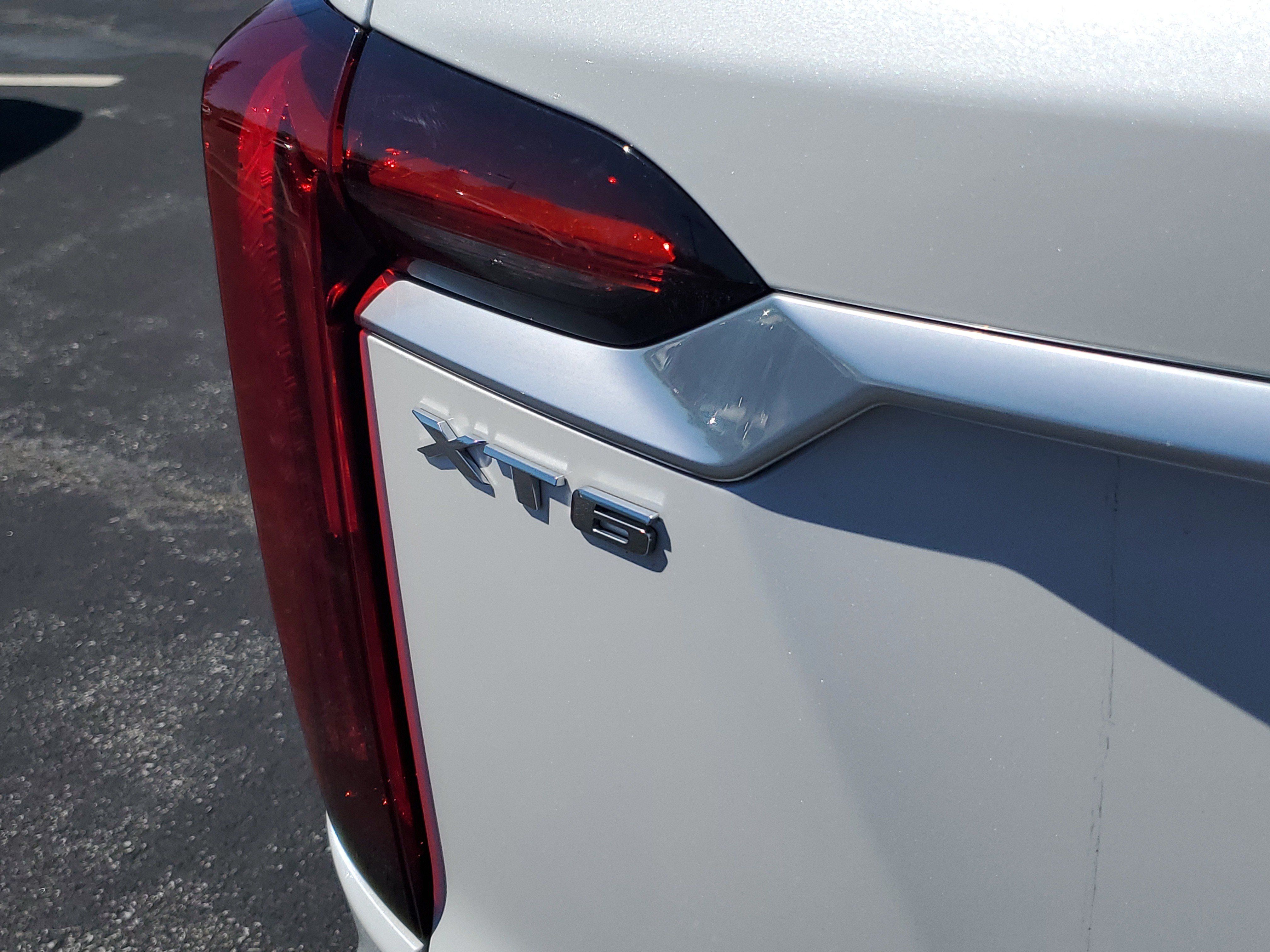Used 2021 Cadillac XT6 Premium Luxury FWD image 6