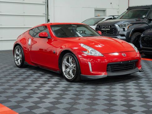 Used 2016 Nissan 370Z Coupe RWD image 12