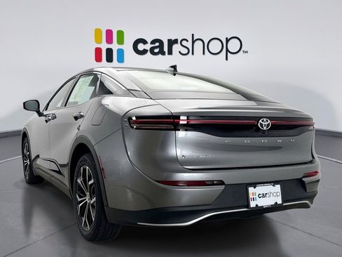 Used 2025 Toyota Crown XLE image 3