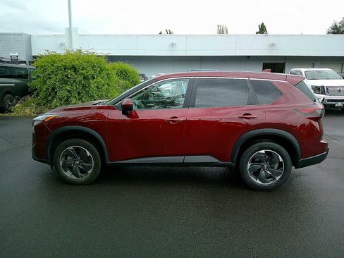 Used 2024 Nissan Rogue SV AWD/4WD image 2