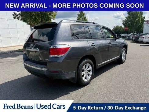 Used 2011 Toyota Highlander SE w/ Tow Pkg AWD/4WD image 3