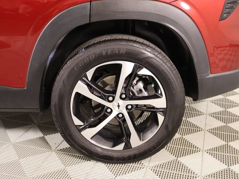 Used 2025 Chevrolet Trax RS w/ Driver Confidence Package FWD image 17