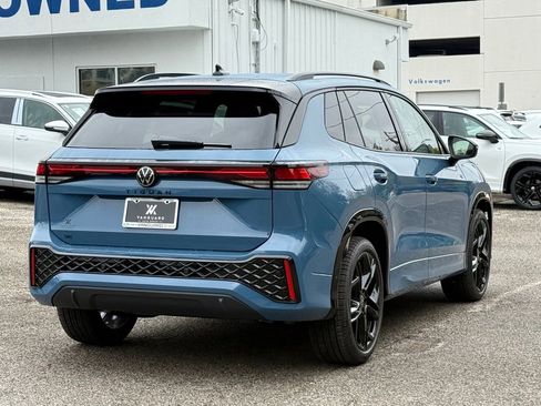 New 2026 Volkswagen Tiguan SE R-Line FWD image 11