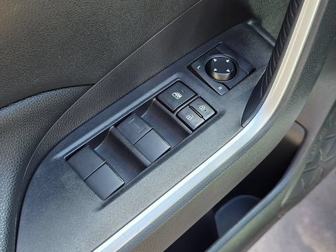 Used 2023 Toyota RAV4 LE AWD/4WD image 28