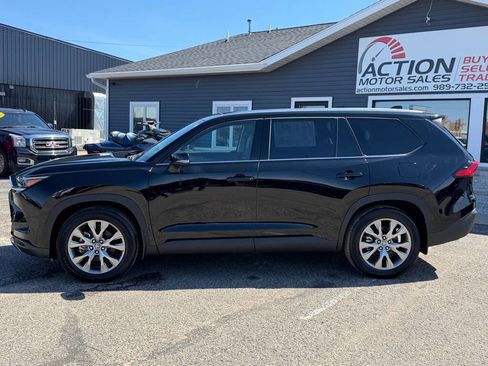 Used 2024 Toyota Grand Highlander AWD image 2