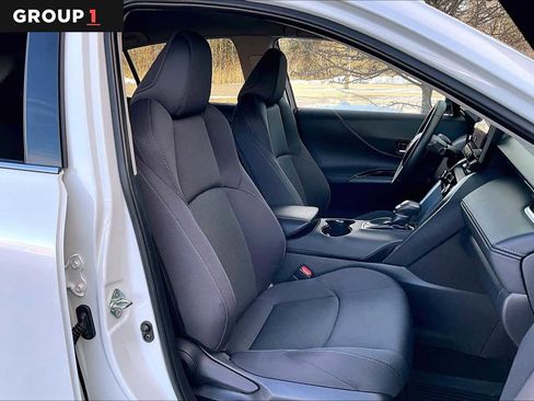 Used 2024 Toyota Venza LE image 7