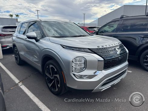 Used 2024 Mitsubishi Outlander SE FWD image 2