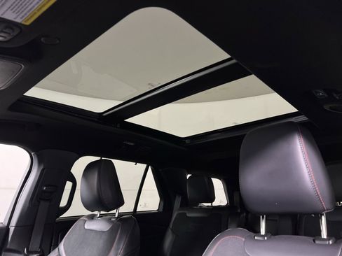 Used 2025 Ford Explorer ST image 23