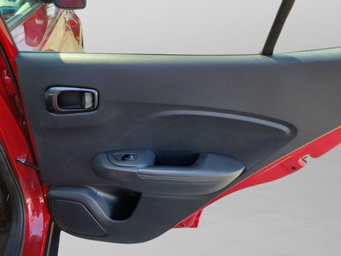 Used 2023 Hyundai Venue Limited image 11