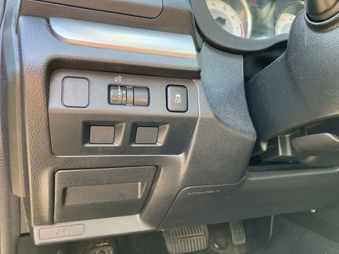 Used 2013 Subaru Impreza 2.0i Limited image 9