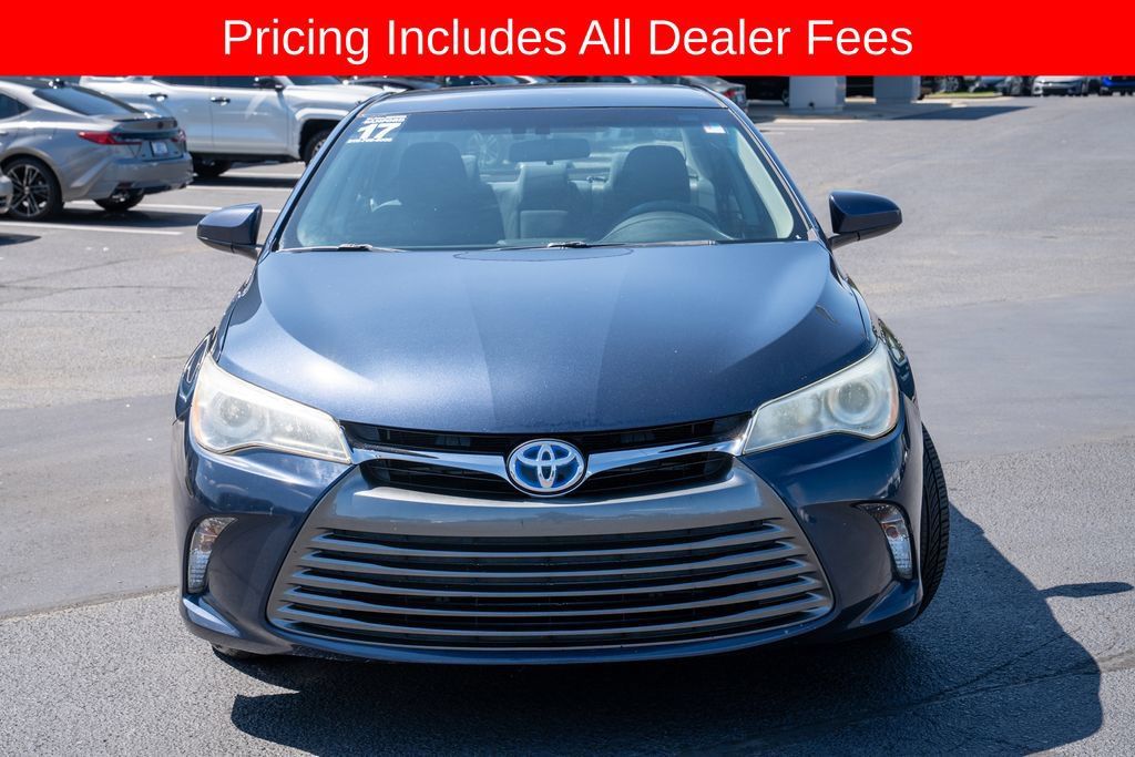 Used 2017 Toyota Camry LE FWD image 2