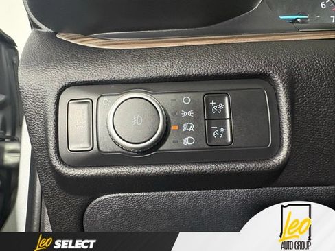 Used 2022 Ford Explorer Limited w/ Equipment Group 301A AWD/4WD image 29