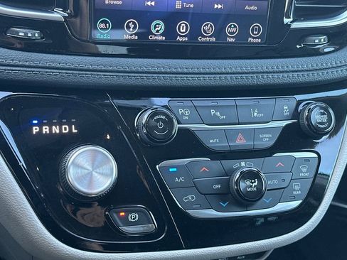 Used 2019 Chrysler Pacifica Limited w/ Advanced Safetytec Group image 23