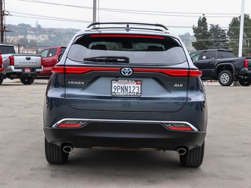 Certified 2024 Toyota Venza XLE AWD/4WD image 6