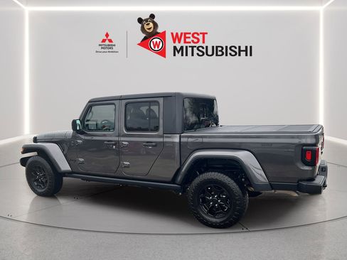 Used 2023 Jeep Gladiator Willys image 8