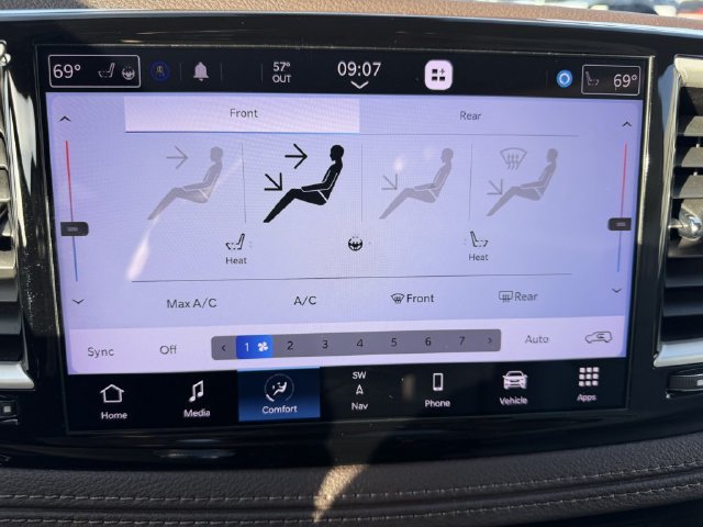 Used 2021 Chrysler Pacifica Touring-L w/ Uconnect Theater Family Group FWD image 24