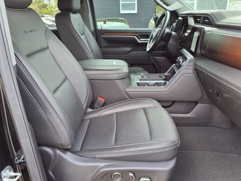 Used 2025 GMC Sierra 2500 Denali w/ Denali Reserve Package AWD/4WD image 14