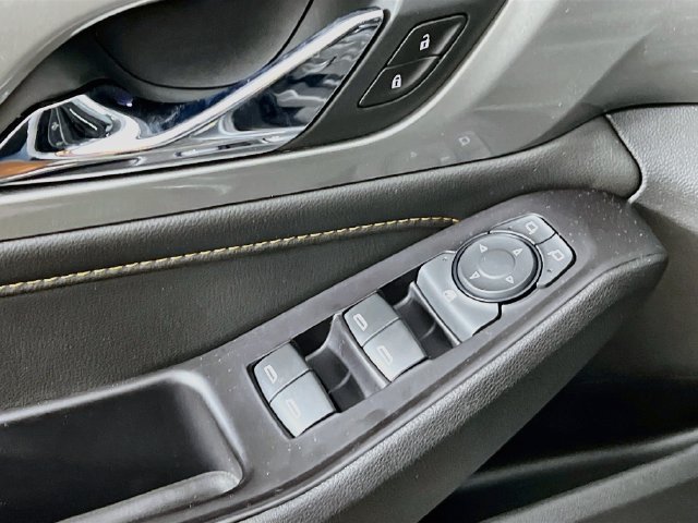 Used 2020 Chevrolet Traverse LS w/ LPO, Blackout Package FWD image 9