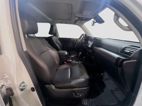 Used 2020 Toyota 4Runner Venture w/ Moonroof Package AWD/4WD image 22