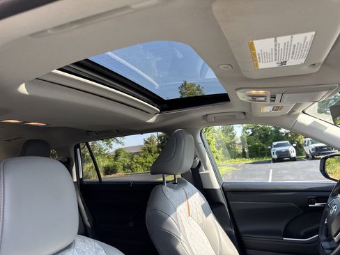 Used 2023 Toyota Highlander Bronze Edition image 37