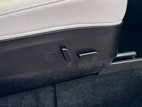 Used 2023 Tesla Model Y Long Range image 13