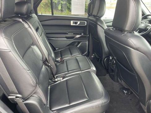 Used 2020 Ford Explorer XLT w/ Equipment Group 202A AWD/4WD image 15