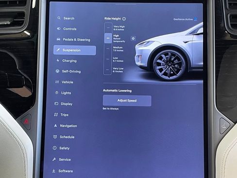 Used 2018 Tesla Model X 75D AWD/4WD image 31