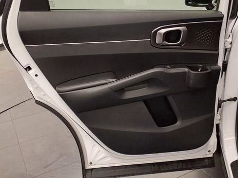 Used 2024 Kia Sorento S image 22