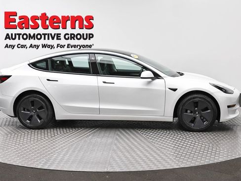 Used 2023 Tesla Model 3 Standard Range image 4