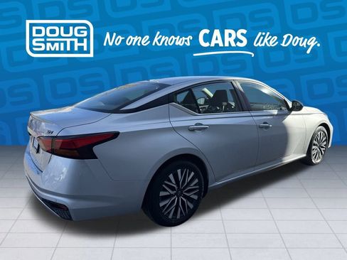 Used 2024 Nissan Altima 2.5 SV image 4