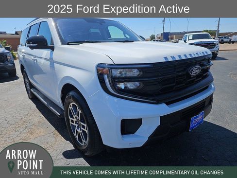 Used 2025 Ford Expedition Active RWD image 2