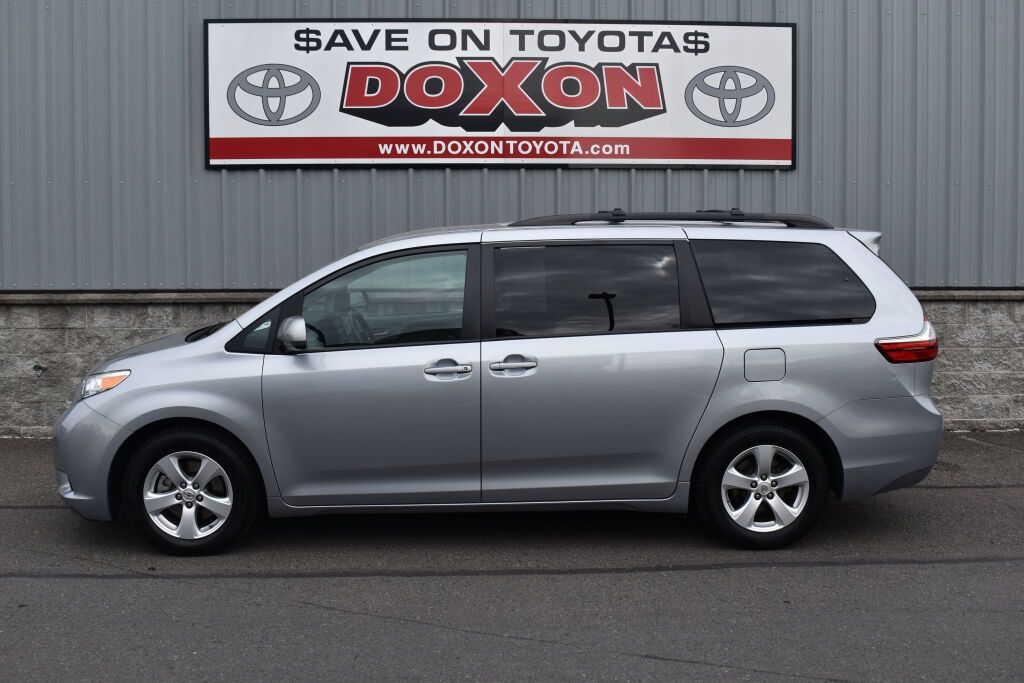 Certified 2016 Toyota Sienna LE FWD image 4