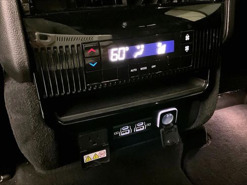 Used 2023 Jeep Wagoneer 2WD image 30