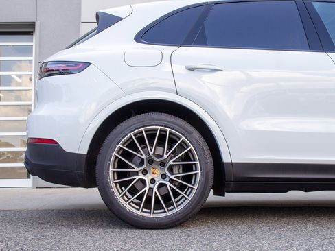 Used 2022 Porsche Cayenne S Platinum image 6