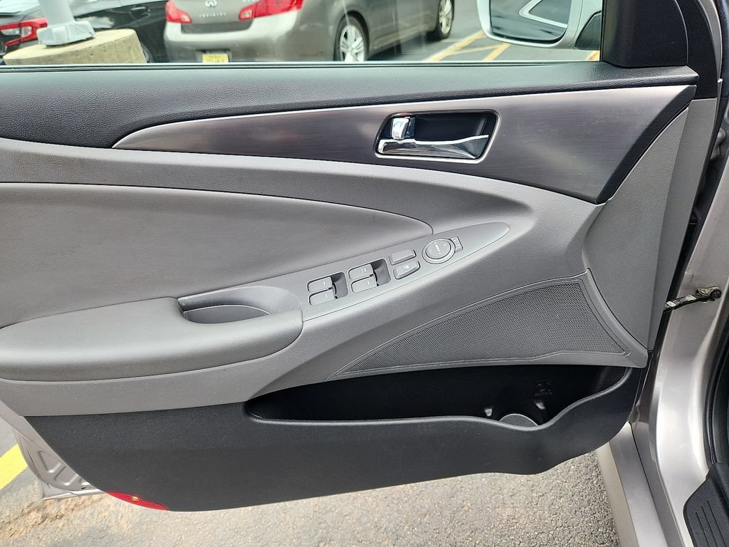 Used 2011 Hyundai Sonata Hybrid FWD image 16