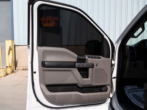 Used 2019 Ford F150 XLT w/ Trailer Tow Package image 19