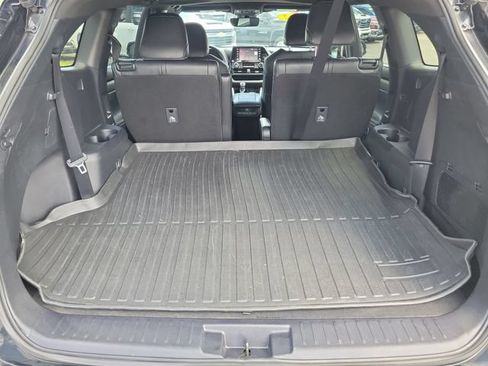 Used 2022 Toyota Highlander XSE FWD image 16