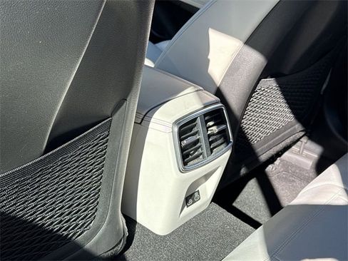 Used 2025 Genesis G70 2.5T image 22