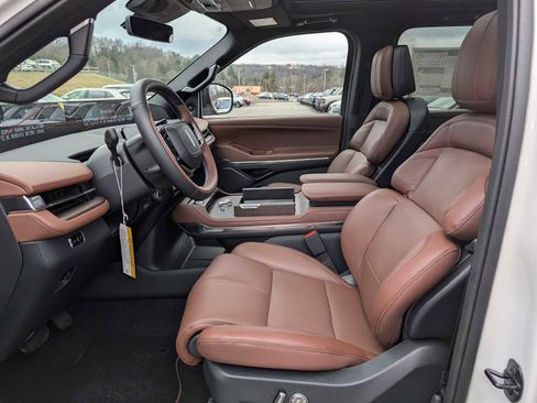New 2026 Lincoln Navigator L Reserve AWD/4WD image 4