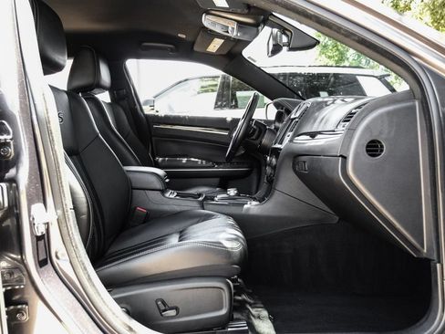 Used 2019 Chrysler 300 S RWD image 46